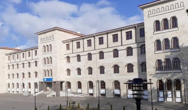 Okul Müdürü Velinin Saldırısına Uğradı