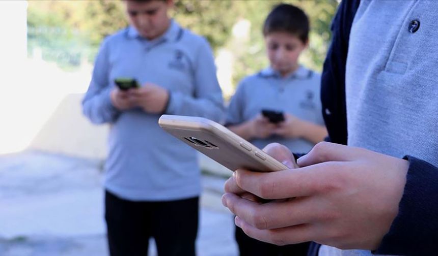 Yanlış Bilinen Uygulama; Öğrencilerin Sınıfta Telefon Bulundurması Yasak Değil