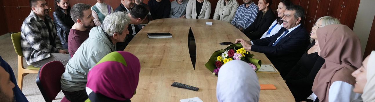 Bakan Tekin'den sürpriz okul ziyareti